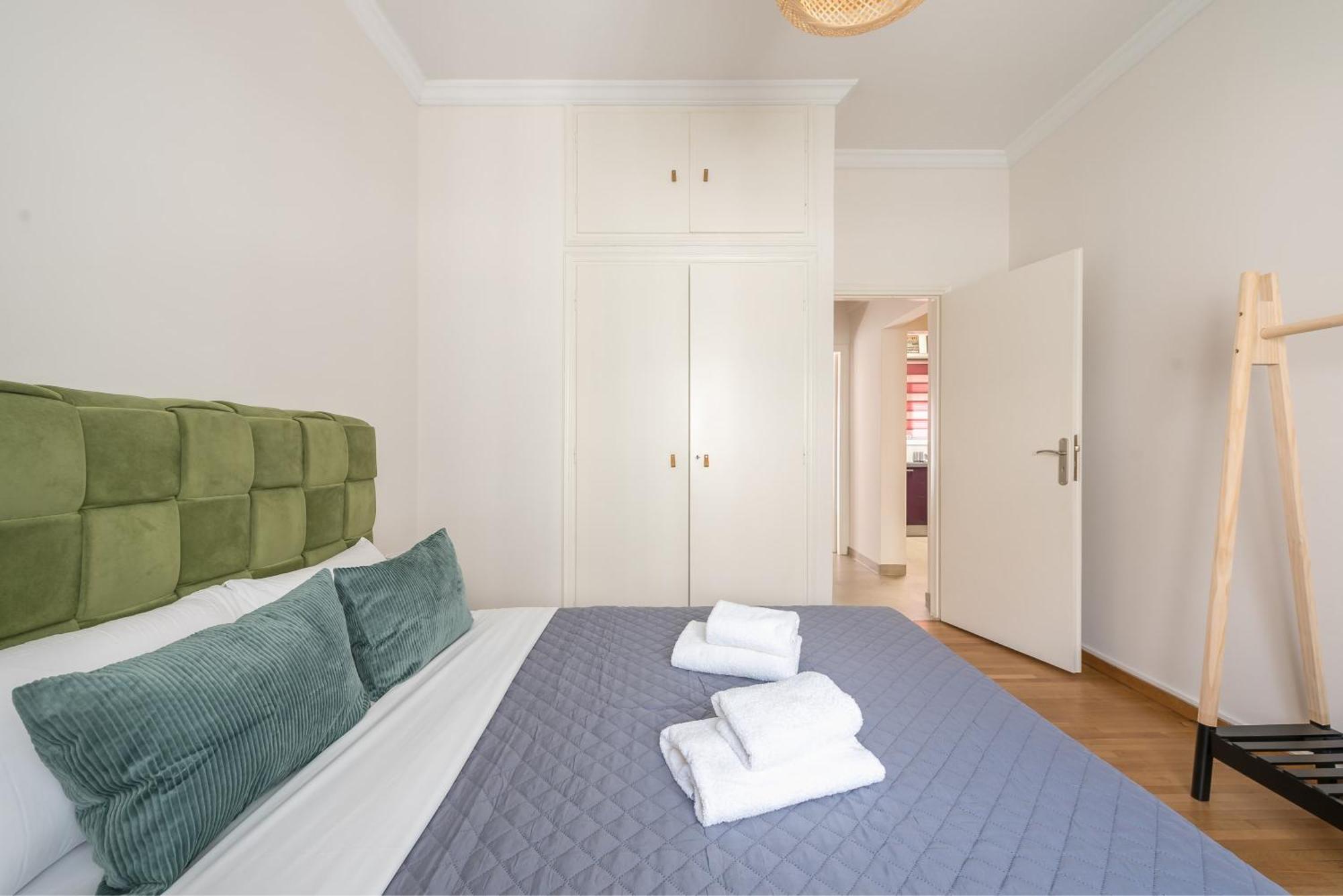 Апартаменты Stylish 2 Bd Urban Retreat Near Panormou Metro Афины Экстерьер фото